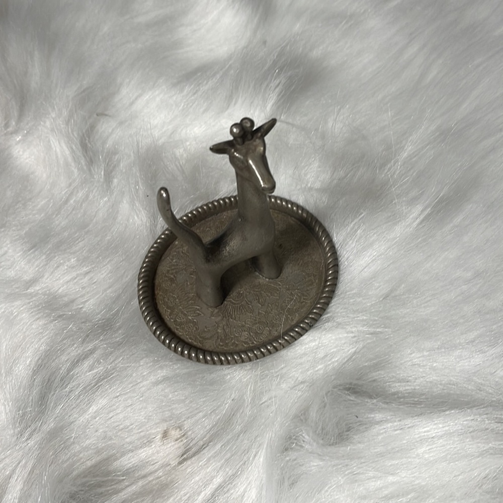 VINTAGE SILVER-PLATED GIRAFFE RING HOLDER!  4 X 3 1/2 INCH